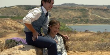 O filme mais esperado de 2026 chegou à Netflix com Millie Bobby Brown e Henry Cavill em uma aventura de tirar o fôlego
