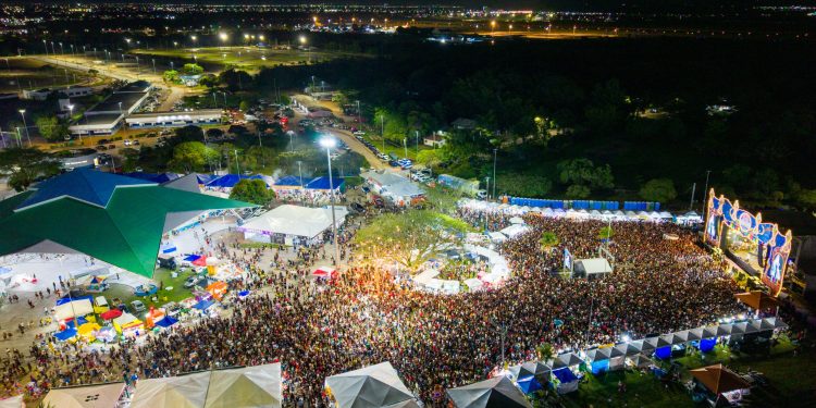 FESTA JUNINA Público prestigia shows nacionais no São João no Parque Anauá