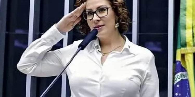 Justiça italiana anula decisão sobre extradição de Carla Zambelli no caso da arma